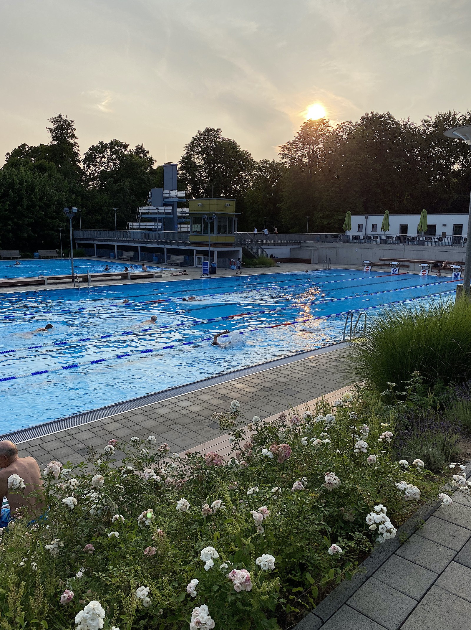 Schwimmbecken im Freibad